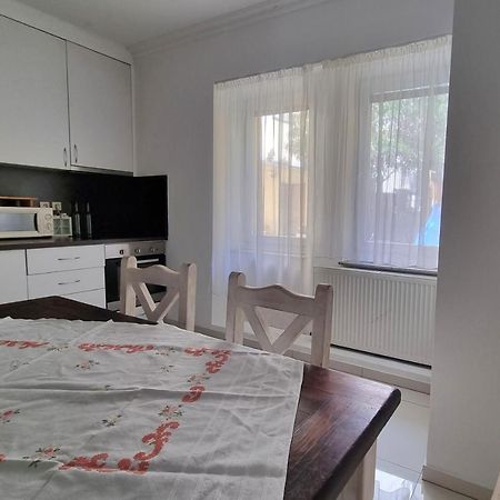 Spacious Apartment In City Center บราติสลาวา ภายนอก รูปภาพ