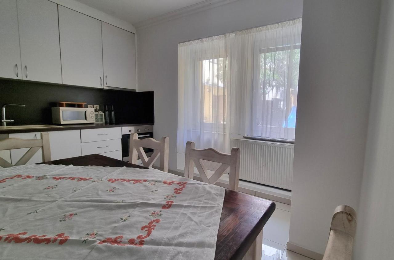 Spacious Apartment In City Center บราติสลาวา ภายนอก รูปภาพ