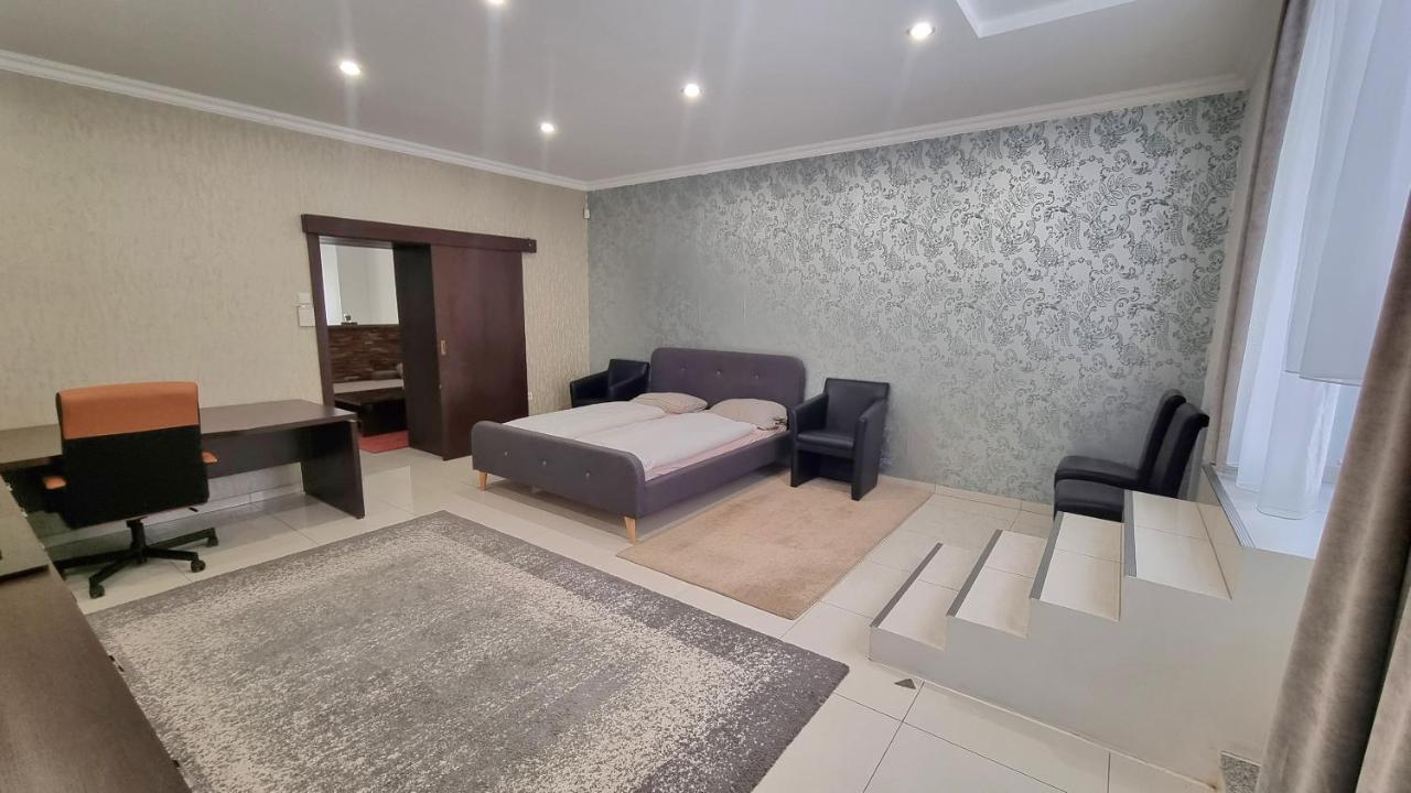 Spacious Apartment In City Center บราติสลาวา ภายนอก รูปภาพ