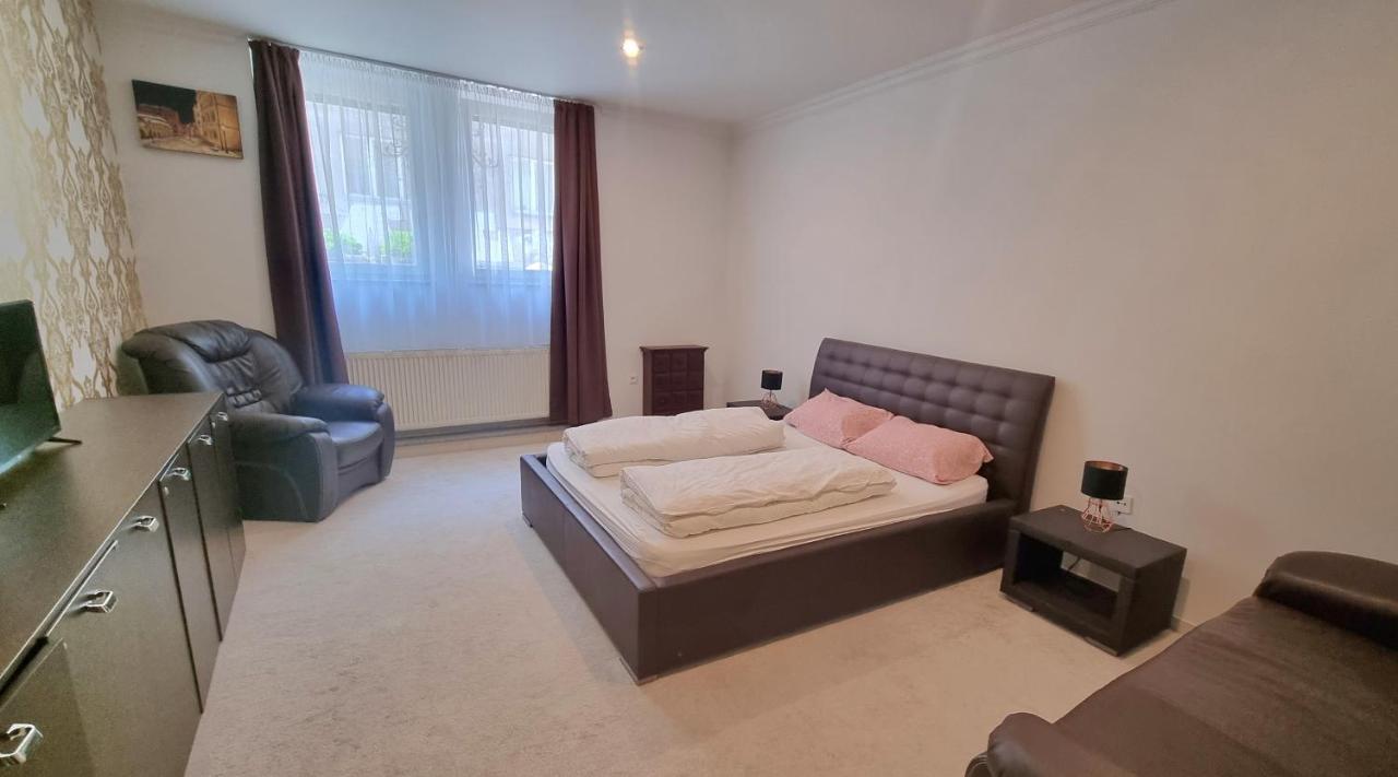 Spacious Apartment In City Center บราติสลาวา ภายนอก รูปภาพ