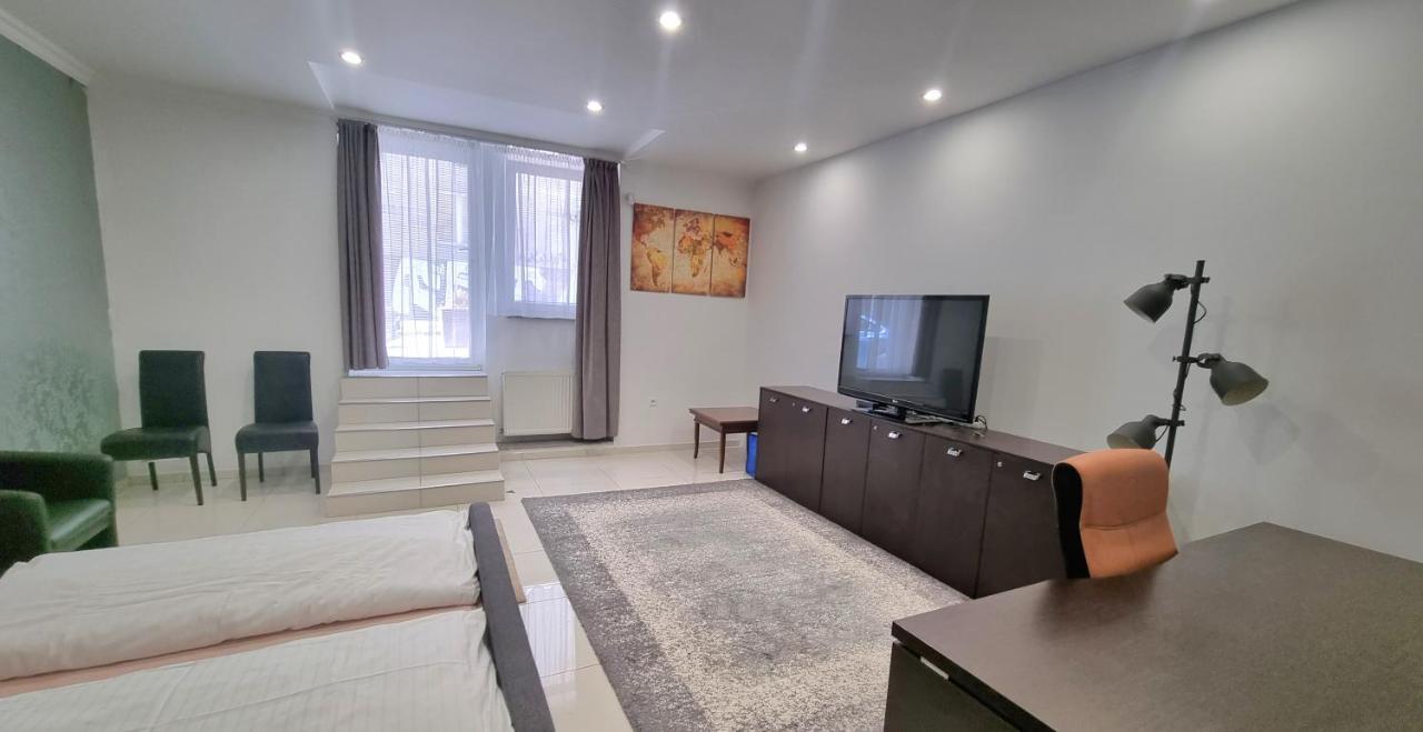 Spacious Apartment In City Center บราติสลาวา ภายนอก รูปภาพ
