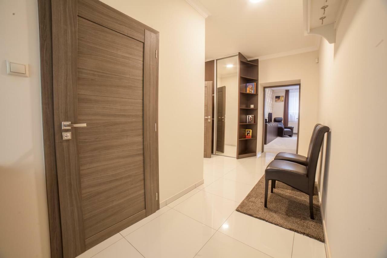 Spacious Apartment In City Center บราติสลาวา ภายนอก รูปภาพ