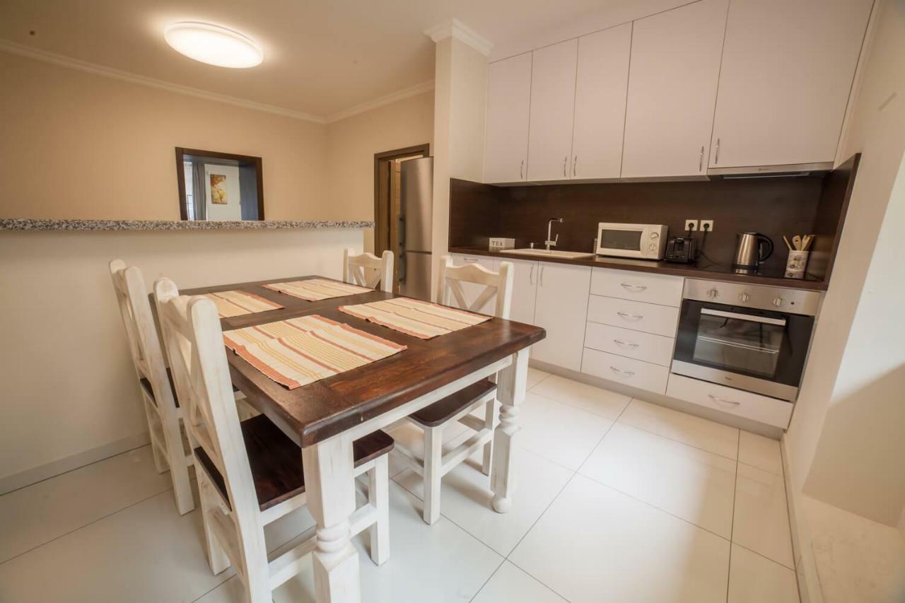 Spacious Apartment In City Center บราติสลาวา ภายนอก รูปภาพ