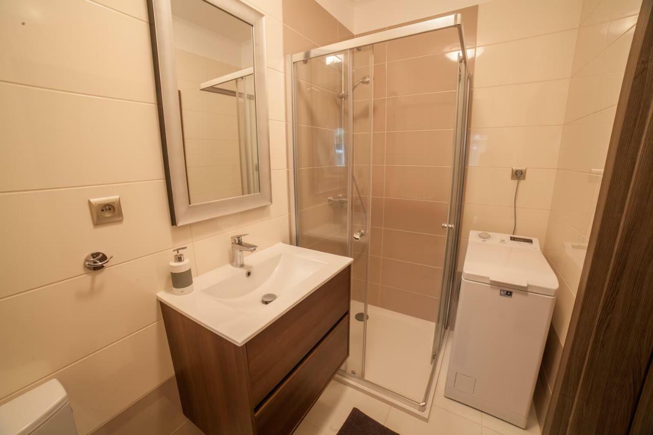 Spacious Apartment In City Center บราติสลาวา ภายนอก รูปภาพ